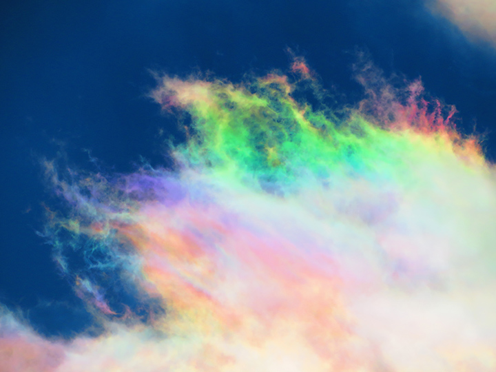 虹だけじゃない 空に広がる彩 雲研究者に聞く 空と光が生み出す色彩の不思議 Munsell